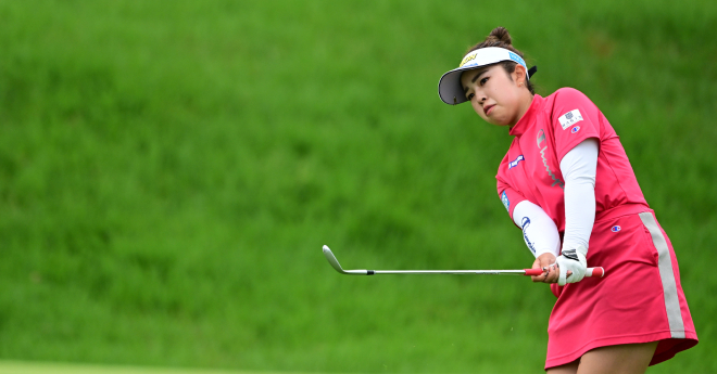 山下美夢有、岩井明愛ら首位　岩井千怜、稲見萌寧は1打差4位