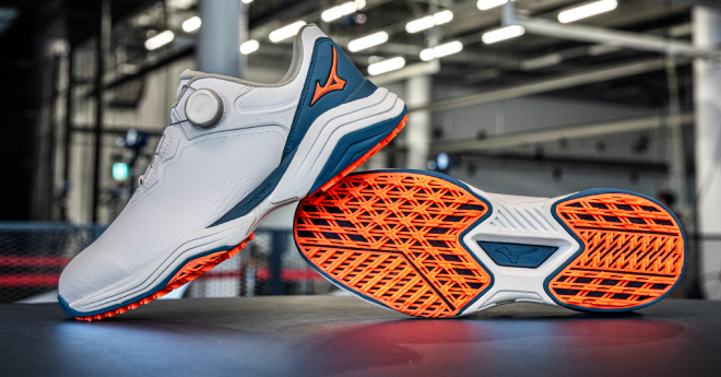 地面を離さないバケモノ！　スパイクレスシューズ「MIZUNO NEO IMPACT」が新登場