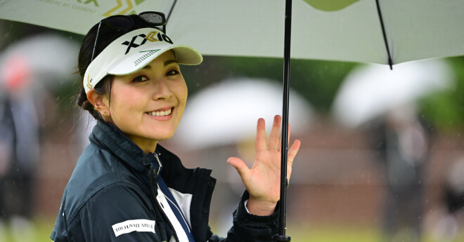 青木瀬令奈、岩井明愛、申ジエが首位　岩井千怜は7位