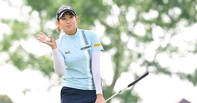 韓国の14歳アマが首位、桑木志帆が1打差2位　吉田鈴は31位