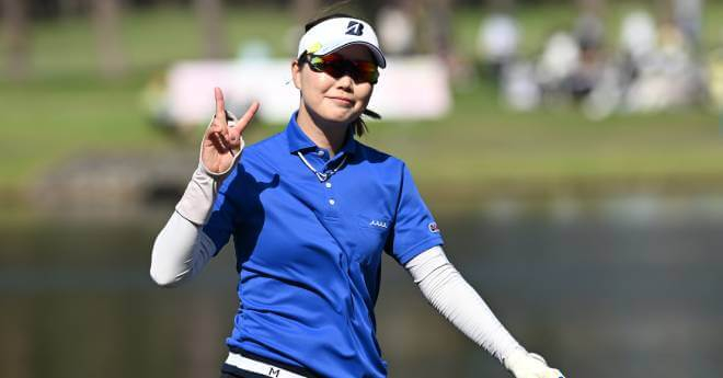 福山恵梨が通算2オーバー単独首位　1打差に河本結、桑木志帆