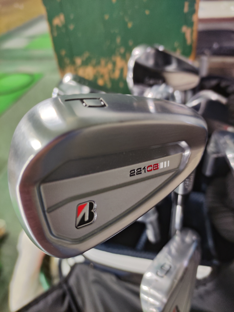 ブリヂストンスポーツ／BRIDGESTONE GOLF TOUR B／221CB アイアンの口コミ評価｜ゴルフクラブ・ギア情報のmy  caddie(マイキャディ)