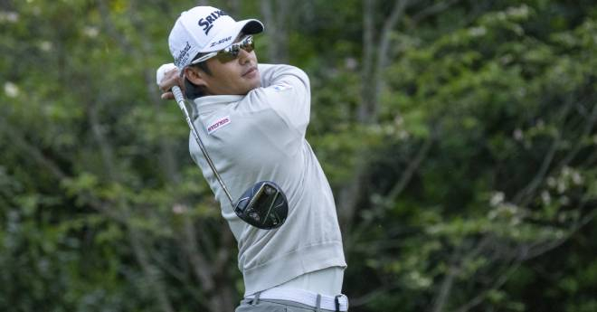 片岡尚之が単独首位で最終日へ　1打差2位に出利葉太一郎