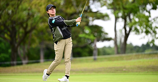 岡山絵里が8連続バーディで首位発進　菅沼菜々2位、吉田鈴は4位
