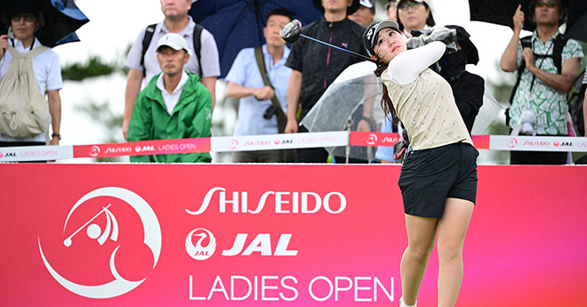 ルーキー倉林紅がツアー初優勝　7人プレーオフを制す