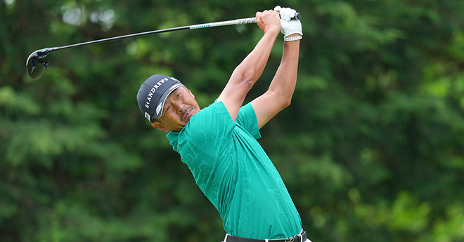 45歳・岩田寛が2季ぶり8勝目　三つ巴のプレーオフ制す