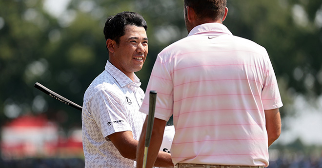 松山英樹は連日の「65」で13位　21歳のコイブンが首位