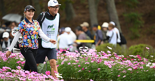 桑木志帆が逃げ切りで国内ツアー今季4勝目　森井あやめは1打届かず