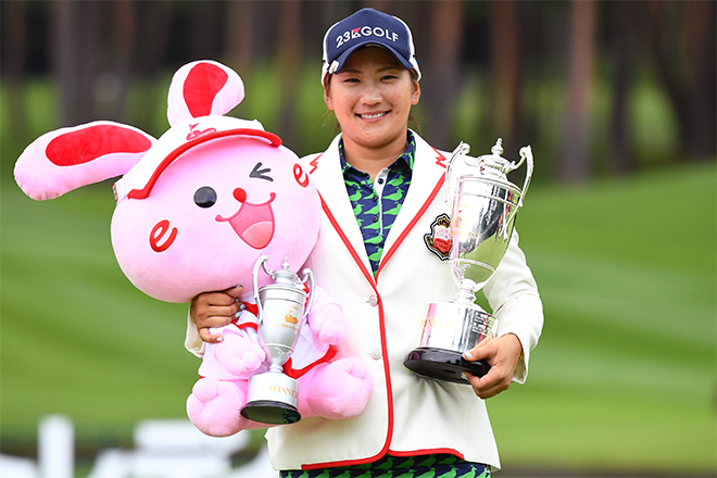 成田美寿々、通算21アンダーで優勝　2年ぶりツアー8勝目