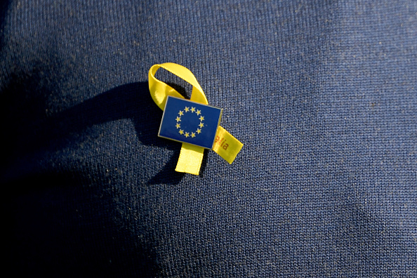 欧州選抜、亡くなったスペイン女子大生のために黄色のリボンを着用