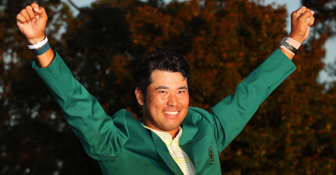 松山英樹「もっともっと勝てるように頑張ります」　グリーンジャケットに袖を通す